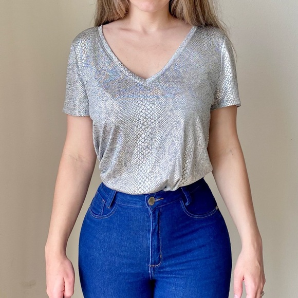 White House Black Market - Metallic-Print V-Neck Tee Size Large. - Picture 16 of 16